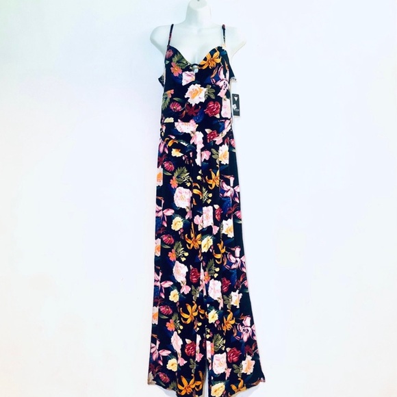 New with Tag. Guess Jumpsuit Size XS - Picture 5 of 9